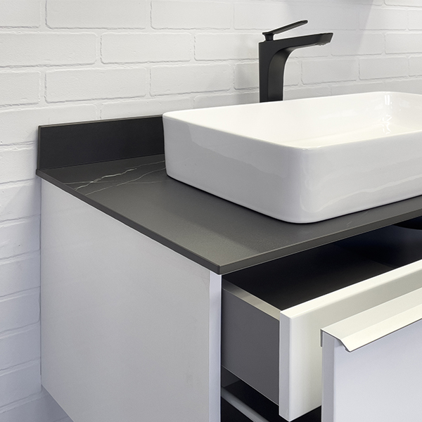 Тумба-умывальник Comforty Милан-90 белая со столешницей Калакатта Блэк с раковиной Comforty 78189